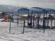 Детскую спортивно-игровую площадку обустроили в Усть-Коксе