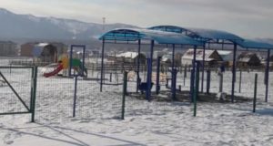 Детскую спортивно-игровую площадку обустроили в Усть-Коксе