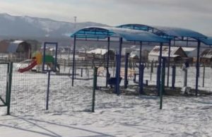 Детскую спортивно-игровую площадку обустроили в Усть-Коксе