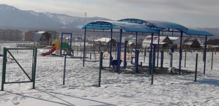 Детскую спортивно-игровую площадку обустроили в Усть-Коксе