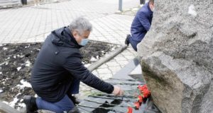 На Алтае почтили память жертв политических репрессий На Алтае почтили память жертв политических репрессий