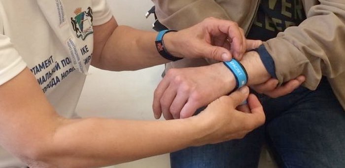 Пожилым людям выдадут «браслеты помощи»