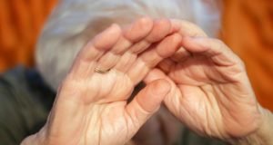 Сельчанин напал на престарелую мать, требуя денег на спиртное Сельчанин напал на престарелую мать, требуя денег на спиртное
