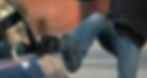 Демонстрируя друзьям свою дерзость, студент повредил чужой внедорожник Студент повредил чужой внедорожник, демонстрируя друзьям свою дерзость