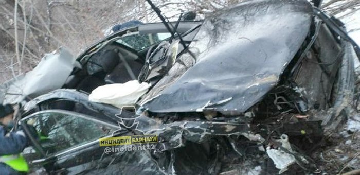 Жесткая авария возле «Сибирской монеты»: перевернулась машина с жителями республики
