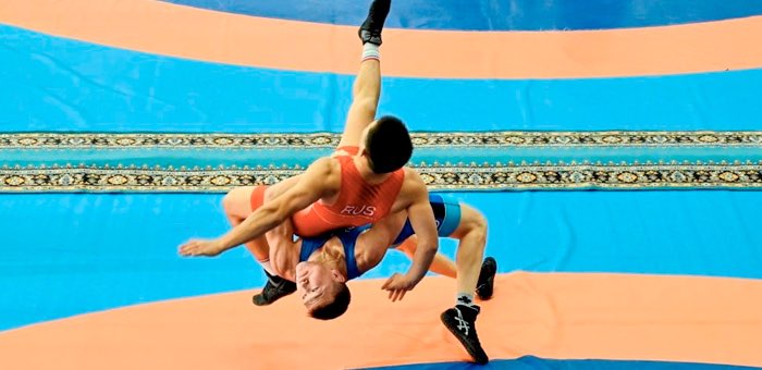 Спортсмены с Алтая стали призерами чемпионата Сибири по борьбе