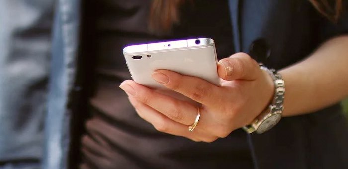 Женщина установила на смартфон «уникальное приложение» и потеряла 188 тысяч рублей