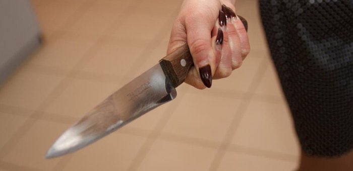 Сельчанка несколько раз ударила ножом сожителя, который ее избивал