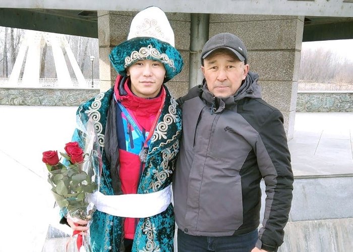 Призера первенства мира по самбо торжественно встретили на границе Республики Алтай