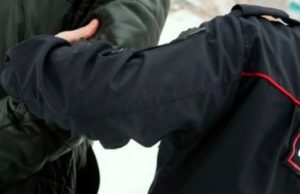 20-летний парень устроил дебош в квартире матери и ударил полицейского 20-летний парень устроил дебош в квартире матери и ударил полицейского
