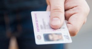 Полицейские задержали жителя Аи с поддельным водительским удостоверением Полицейские задержали жителя Аи с поддельным водительским удостоверением