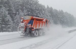 16 дорожных машин будут обслуживать зимой подъезд к Телецкому