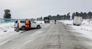На вершине Семинского перевала столкнулись два автомобиля На вершине Семинского перевала столкнулись два автомобиля