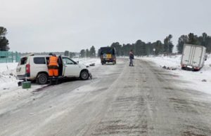 На вершине Семинского перевала столкнулись два автомобиля На вершине Семинского перевала столкнулись два автомобиля