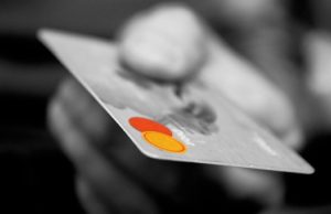 Пенсионер потерял многолетние накопления, поверив телефонным мошенникам