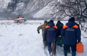 В профессиональный праздник спасатели эвакуировали женщину с труднодоступного кордона