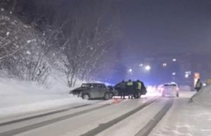 На объездной дороге столкнулись автомобили, 16-летняя девочка госпитализирована