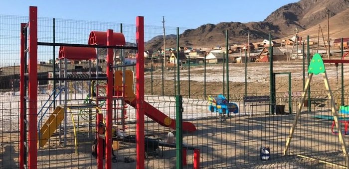 Две детские игровые площадки обустроили в Онгудае