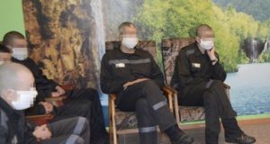 «Жить трезвым не означает быть мрачным». Заключенные пообщались с «Анонимными алкоголиками» «Жить трезвым не означает быть мрачным». Заключенные пообщались с «Анонимными алкоголиками»