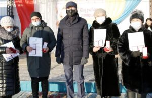 В Кош-Агачском районе наградили многодетных матерей В Кош-Агачском районе наградили многодетных матерей