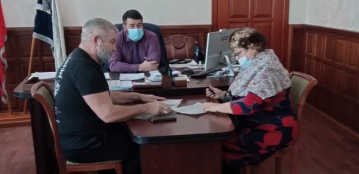 Глава Майминского района провел прием граждан