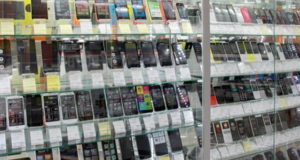 Сотрудник магазина продал более 30 смартфонов, а деньги присвоил Сотрудник магазина продал более 30 смартфонов, а деньги присвоил