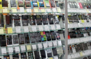 Сотрудник магазина продал более 30 смартфонов, а деньги присвоил Сотрудник магазина продал более 30 смартфонов, а деньги присвоил