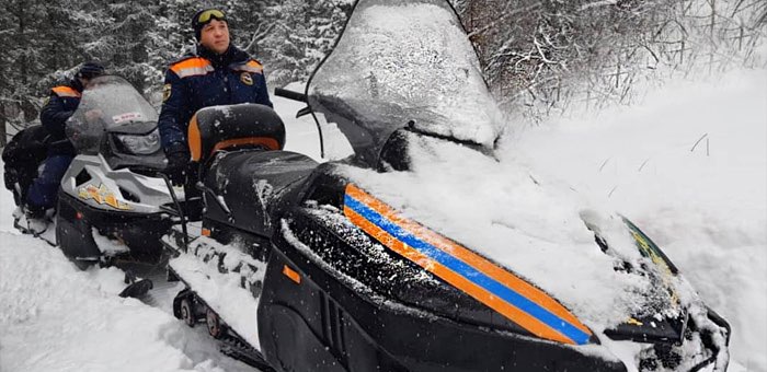 Спасатели проложили снегоходные дороги в окрестностях гор Синюха и Малая Синюха