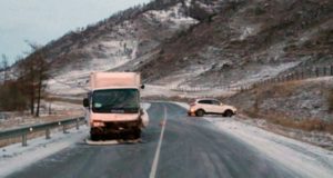 Лобовое столкновение на Чуйском тракте: госпитализированы женщина и маленький ребенок Лобовое столкновение на Чуйском тракте: госпитализированы женщина и маленький ребенок