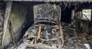 Пожарные спасли трех человек на ночном пожаре в Горно-Алтайске Пожарные спасли трех человек на ночном пожаре в Горно-Алтайске