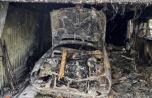 Пожарные спасли трех человек на ночном пожаре в Горно-Алтайске