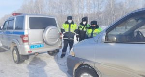 Сотрудники ГИБДД спасли водителя из Республики Алтай, у которого в 40-градусный мороз сломался автомобиль