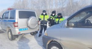 Сотрудники ГИБДД спасли водителя из Республики Алтай, у которого в 40-градусный мороз сломался автомобиль Сотрудники ГИБДД спасли водителя из Республики Алтай, у которого в 40-градусный мороз сломался автомобиль