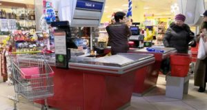 Сотрудника «Аникса» наказали за обсчет покупателя: на кассе стоимость товара оказалась выше Сотрудника «Аникса» наказали за обсчет покупателя: на кассе стоимость товара оказалась выше