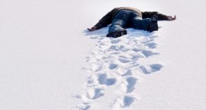 Выпил, уснул на снегу и получил обморожение: к чему приводит недогляд родителей за детьми