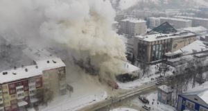 В Горно-Алтайске случился пожар здании вечерней школы, эвакуировано 102 человека
