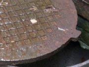 Майминские подростки сдали на металлолом крышки люков водонапорных шахт Майминские подростки сдали на металлолом крышки люков водонапорных шахт