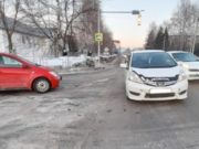 На перекрестке в Горно-Алтайске столкнулись автомобили