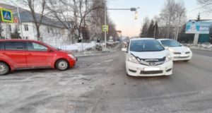 На перекрестке в Горно-Алтайске столкнулись автомобили На перекрестке в Горно-Алтайске столкнулись автомобили