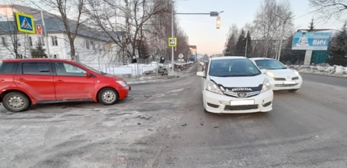 На перекрестке в Горно-Алтайске столкнулись автомобили