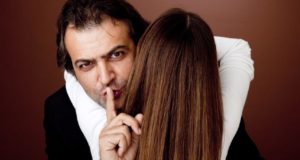 Мужчина обокрал потерявшую сознание собутыльницу Мужчина обокрал потерявшую сознание собутыльницу