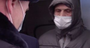 Задержанный за курение в самолете мужчина оказался преступником, находящимся в федеральном розыске