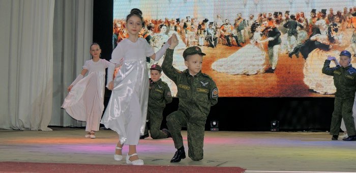 «Бал кадетов» прошел в Майме