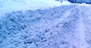 Подрядчиков наказали за снежные валы на тротуарах