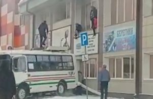 Водителя автобуса, который помог эвакуировать людей из горящего здания, наградят