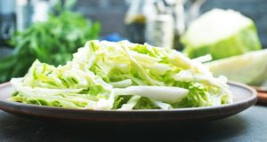 Капуста подешевела, обувь и косметика подорожали, а инфляция составила 4,2%