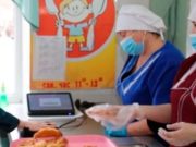 Систему безналичной оплаты «Ладошки» тестируют в Майминском районе Систему безналичной оплаты «Ладошки» тестируют в майминской школе №3