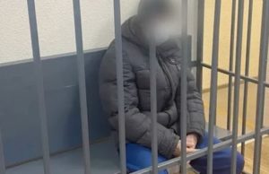 Нетрезвый мужчина избил на остановке женщину, которая сделала ему замечание Нетрезвый мужчина избил на остановке женщину, которая сделала ему замечание