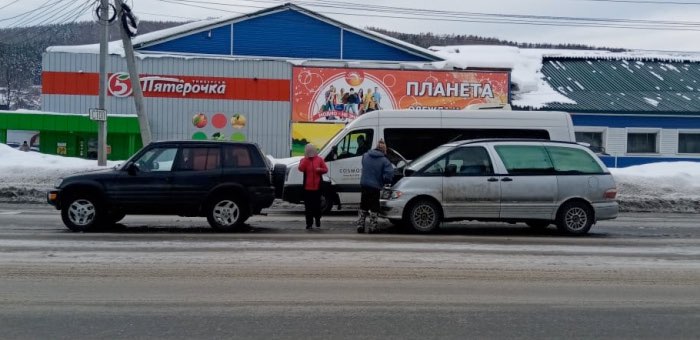 ДТП на «Мебельном перекрестке»: столкнулись две машины