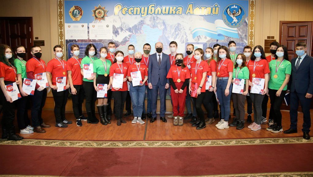 Олег Хорохордин встретился с победителями чемпионата «Молодые профессионалы» Олег Хорохордин встретился с победителями чемпионата «Молодые профессионалы»
